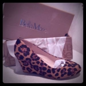 Super cute suede wedge!